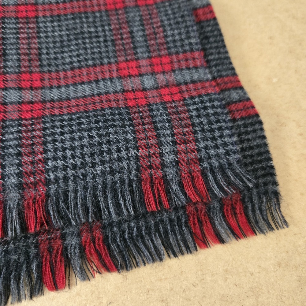 BUGATTI Scarf Unisex Red Gray Plaid Soft 100% Merino Wool Knit Fringe 50x13 EUC